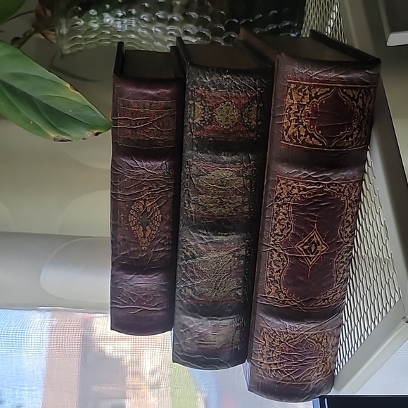 3 Vintage Book storage decor - Picture 3 of 10